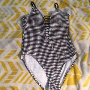 Medium (8) black and white one piece bathing suit